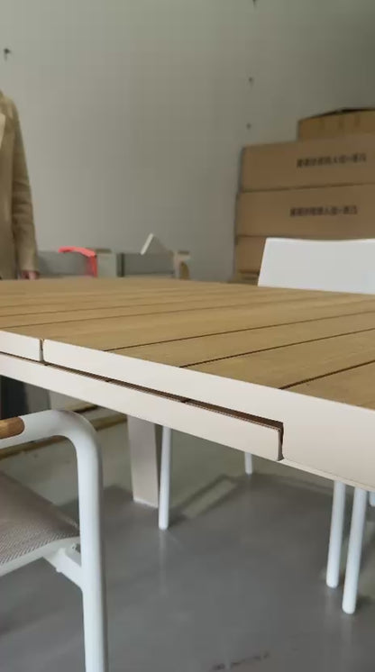 Social Extend Dining Set